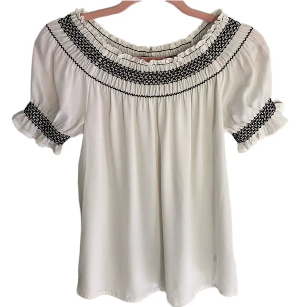 ✨Embroidered Off The Shoulder Blouse✨ - Picture 4 of 7